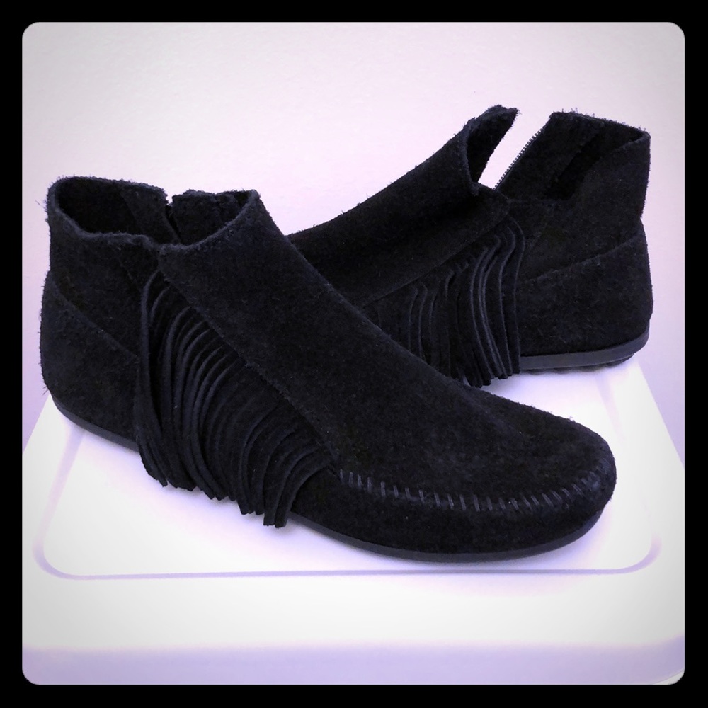 Minnetonka Side Zip Moccasins Black